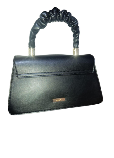 bolso de mano MARCA ALDO los detalles mancan la diferencia .