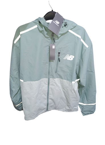 CASACA deportivo MARCA : NEW BALANCE .color verde bajo tal como se ve TALLA "M"