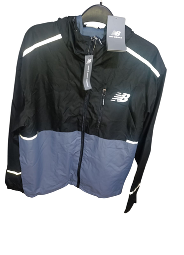 casaca deportivo color negra com plomo MARCA : NEW BALANCE .TALLA "AMERICANO "